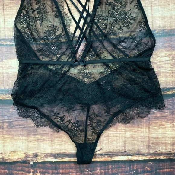 RELISTED Victorias Secret Chantilly Lace Strappy Teddy Lingerie - Picture 3 of 9